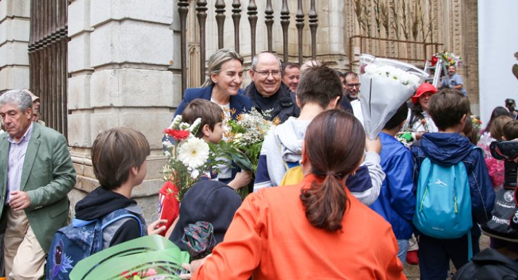 Con la tradicional ofrenda floral comienzan los actos de la víspera del Corpus de Toledo