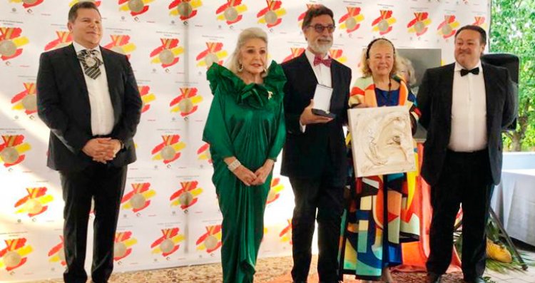 El abogado y escritor toledano Rogelio Sánchez recibe la Medalla de Oro Mayte Spínola