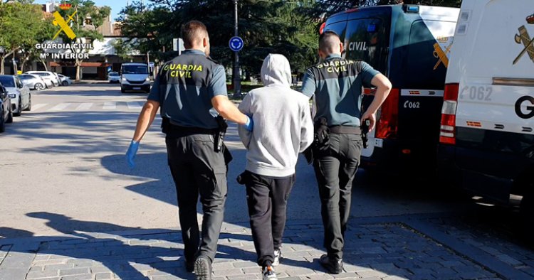 Cuatro detenidos por más de 120 robos en los vestuarios de distintos campos de fútbol