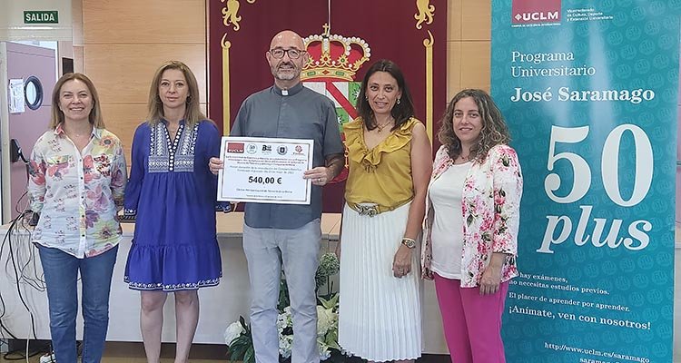 Cáritas Talavera recibe la recaudación del concierto promovido por la José Saramago
