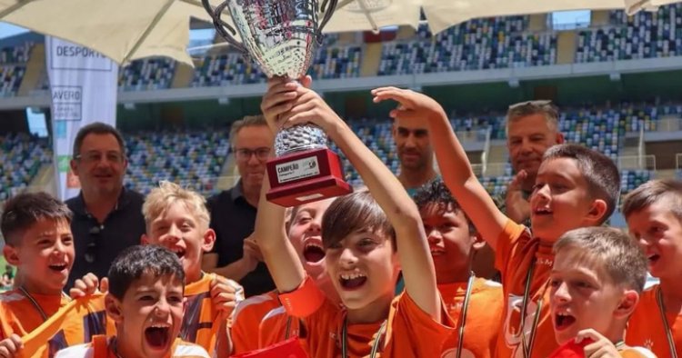 El equipo benjamín del Élite Talavera triunfa en Portugal y conquista la Aveiro Cup