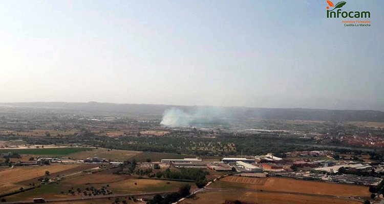 Un incendio forestal en Talavera se reaviva y obliga a cortar la N-502