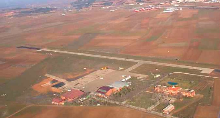Un paracaidista cae herido durante unas maniobras de aterrizaje en el aeródromo de Ocaña