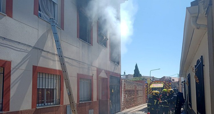 Una afectada por humo en un incendio en San Bartolomé de las Abiertas