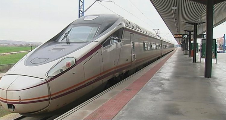 La Junta pide al presidente de Renfe garantizar la puntualidad en los trenes Avant