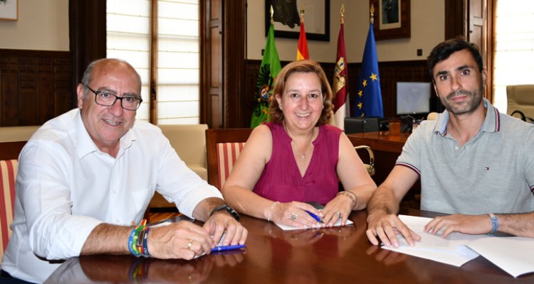 El alcalde de El Carpio de Tajo expone sus proyectos a la presidenta de la Diputación de Toledo
