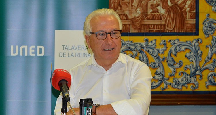 Enrique Martínez de la Casa deja la dirección de la UNED de Talavera por jubilación