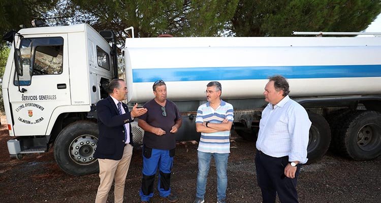 Talavera ya reparte agua potable a pueblos afectados por la rotura en Picadas