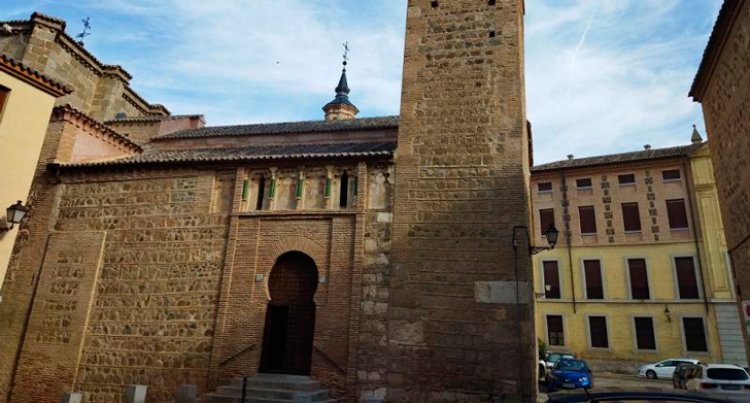 La entrega del fajín de Blas Piñar a la Virgen de la Alegría de Toledo crea polémica