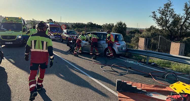 Un accidente de tráfico en la carretera de Mejorada deja dos mujeres heridas