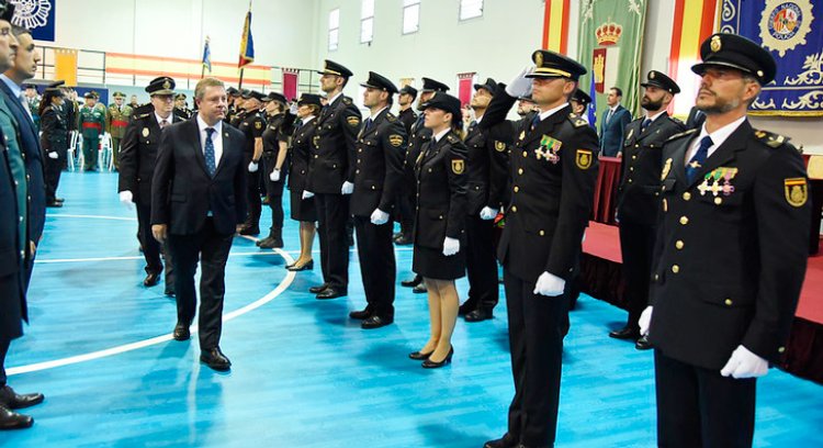 García-Page defiende a la Policía como garante de la pluralidad y de la unidad de España