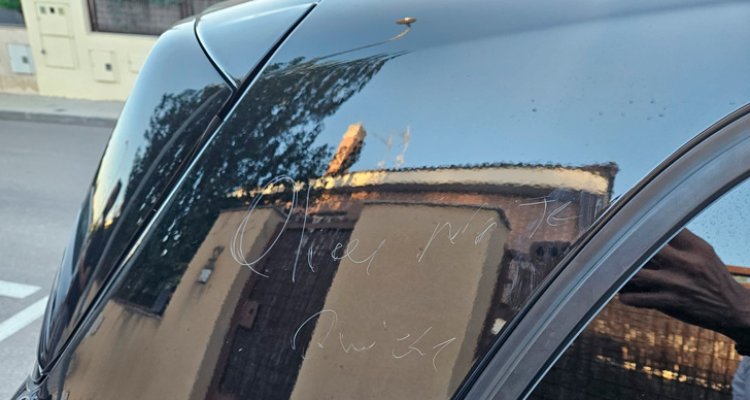 El presidente del PP de Olías sufre un acto vandálico en el lateral trasero de su coche