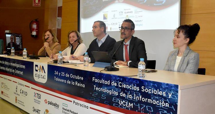 Talavera debate sobre el uso responsable de las tecnologías y la información
