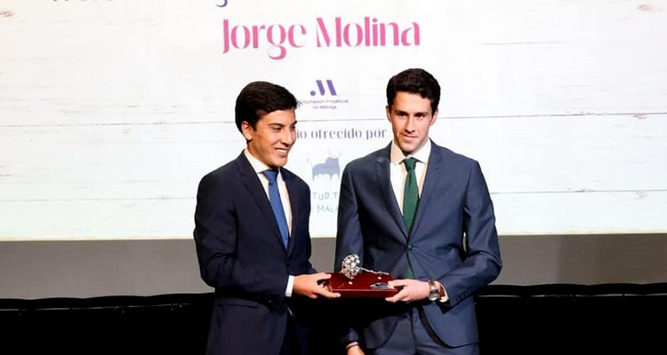 El torrijeño Jorge Molina recoge el Trofeo Biznaga Taurina