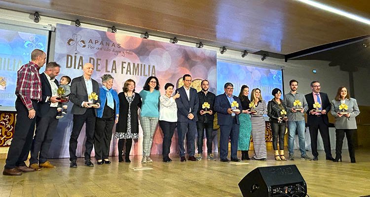 Apanas premia a los grupos de danza de Calera y Alberche y al Ayuntamiento de Sevilleja