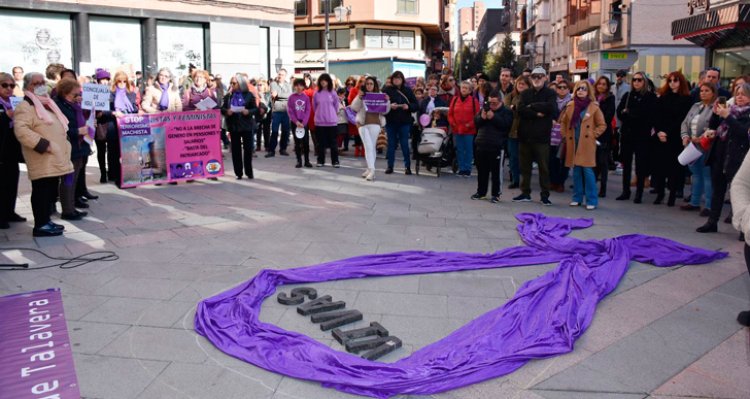 Los actos contra la eliminación de la violencia machista concentran a cientos de mujeres