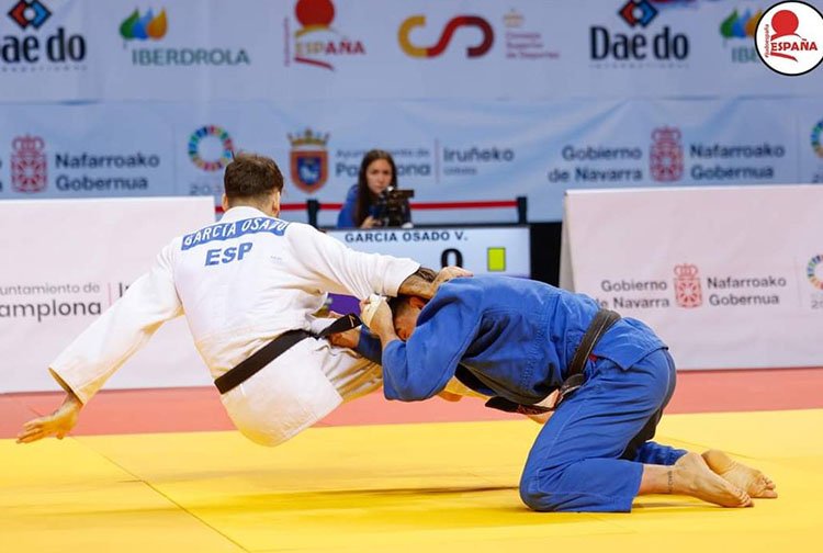 Gorka, con judogi azul, en uno de sus combates.