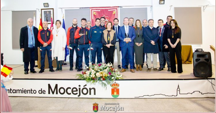 Mocejón rinde homenaje a la bandera y a las actuaciones heroicas durante la DANA