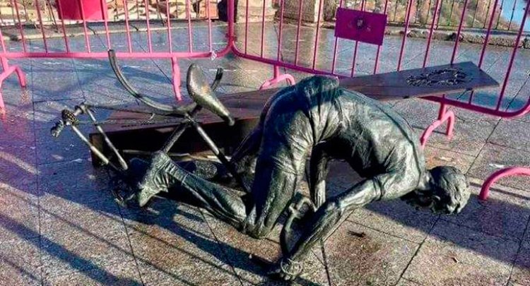 Retiran la estatua de Bahamontes en Toledo tras ser derribada en un acto vandálico