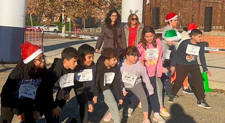 Cuatrocientos niños de los centros escolares del Polígono de Toledo celebran la V San Silvestre