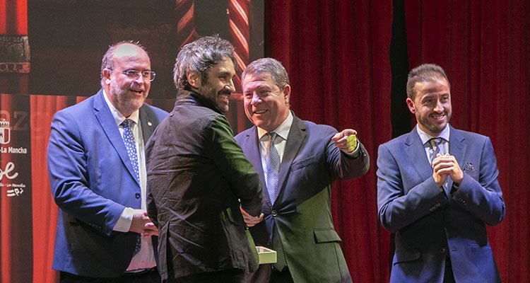 El talaverano Karlos Gil recoge la Medalla al Mérito Cultural en las Artes Plásticas