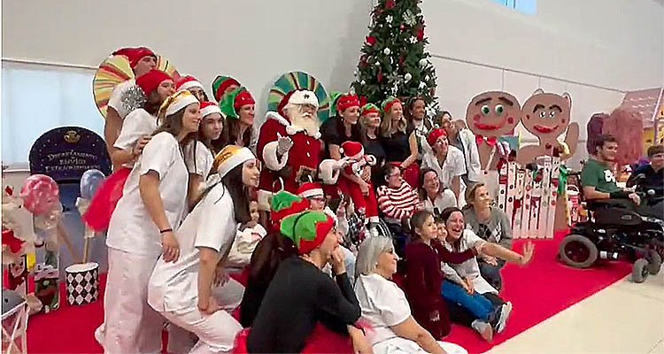 Papá Noel sorprende a los niños del Hospital de Parapléjicos de Toledo