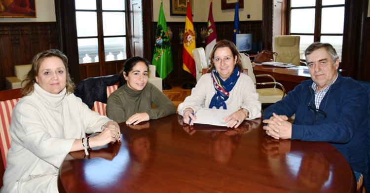 Carmena pide el apoyo de la Diputación de Toledo para sanear las cuentas municipales