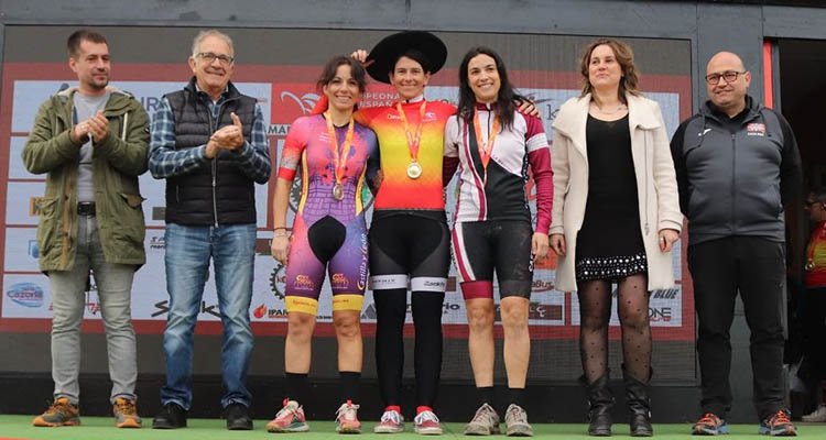 La talaverana Janira Íñiguez, bronce en el Campeonato de España de Ciclocrós