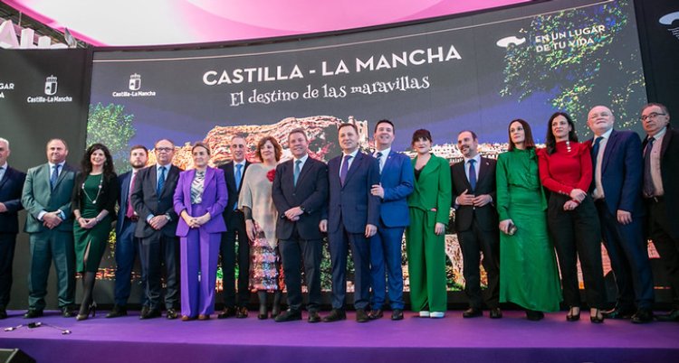 García-Page anuncia en Fitur un plan estratégico para el turismo dotado con 320 millones