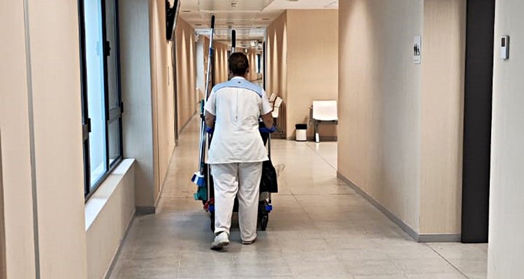 Limpiadoras Hospital Toledo denuncian sobrecarga y tensiones en su trabajo