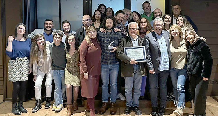 Alberto Jiménez, líder de Miss Caffeína, agradece el premio de los periodistas de Talavera