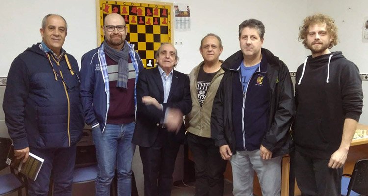 Javier Bastanchury (i), Pablo Pulido, Fernando Visier, Jesús Calleja, Tono Muñoz y Alfredo Calleja (d), adalides del ajedrez en la comarca de Talavera.