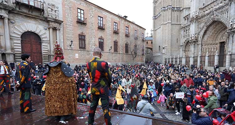 Cientos de toledanos entierran la Sardina y despiden el Carnaval