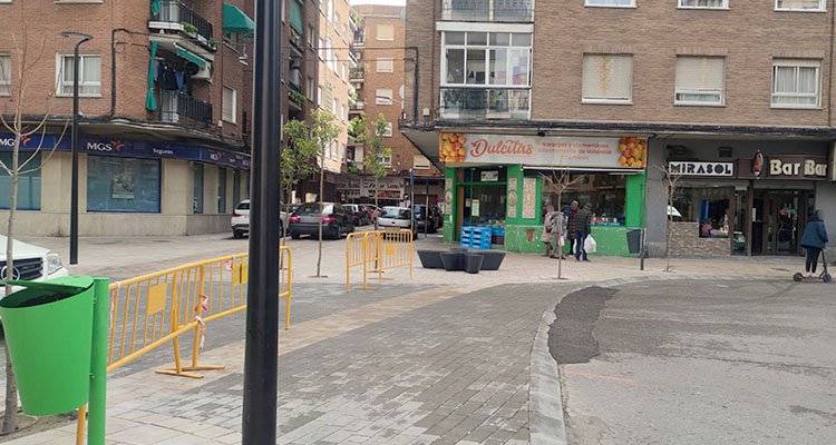 Tildan de desconcierto la gestión de las obras en la calle Alfares de Talavera