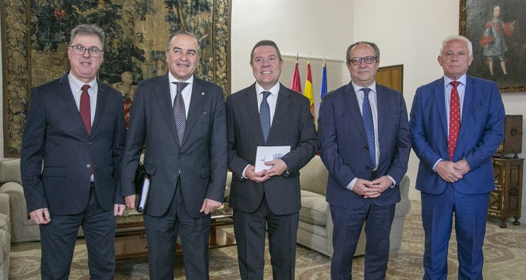 Cerdán (i), Gregorio, García-Page, Ruiz Molina y Camacho (d).