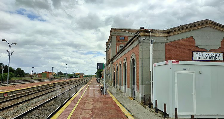 Nuevas traviesas para las vías del tren en Erustes, Talavera, Calera y Oropesa