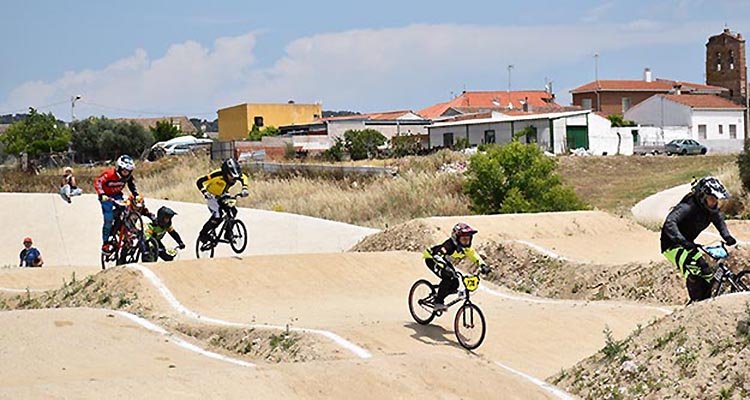 Los Pinos Talavera organiza el Campeonato de Castilla-La Mancha de BMX