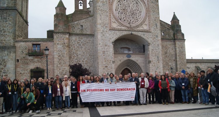 La asamblea de la FAPE en Talavera comienza con una concentración de periodistas
