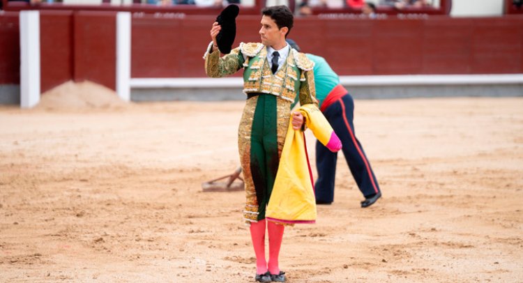 El novillero torrijeño Jorge Molina fue ovacionado en la madrileña plaza de Las Ventas