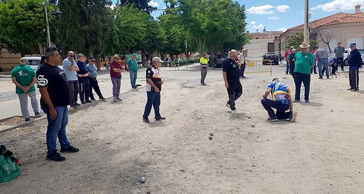 Un centenar de petanquistas engrandecen el Torneo San Isidro de Gálvez