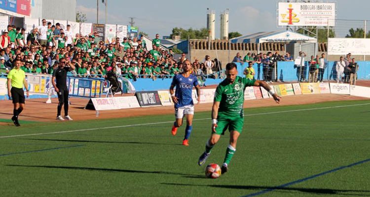 La afición empujó de lo lindo y contribuyó al gran resultado logrado por los verdiblancos / CD Toledo.