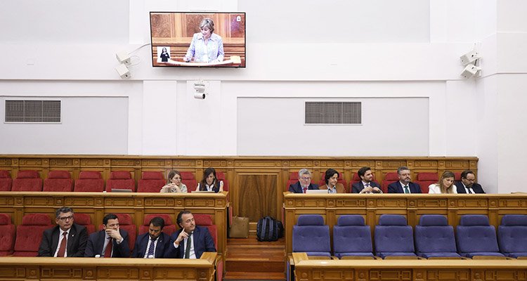 El debate sobre el AVE de Talavera en las Cortes se salda con reproches y sin consenso