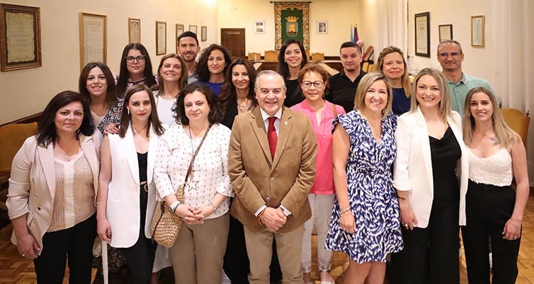 Toma de posesión de los nuevos 17 auxiliares administrativos del Ayuntamiento de Talavera