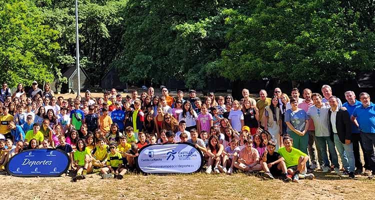 Escolares de zonas rurales participan en El Piélago en un campamento deportivo