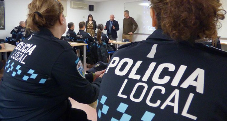 Policías locales se forman en detección de deficiencias en vehículos y en la legislación de la ITV