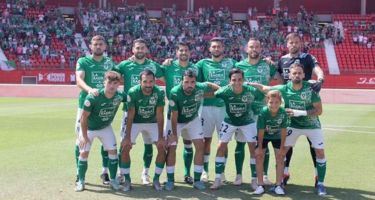 El equipo sintió el calor de su afición más que el que hacía en el campo / CD Toledo.