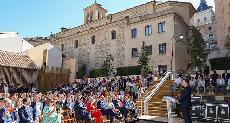 Velázquez resalta la colaboración institucional para que el Salón Rico de Toledo sea una realidad