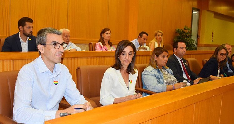 El PP de Talavera ratifica en el pleno que Vox manda en la agenda LGTBI municipal