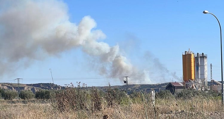 Seis medios aéreos trabajan en la extinción de un incendio en Las Herencias