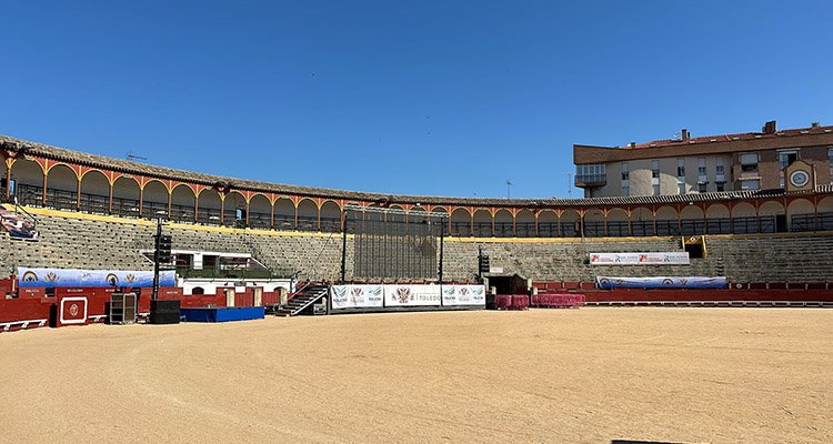 Pantalla gigante en la plaza de toros de Toledo para ver la final de la Eurocopa
